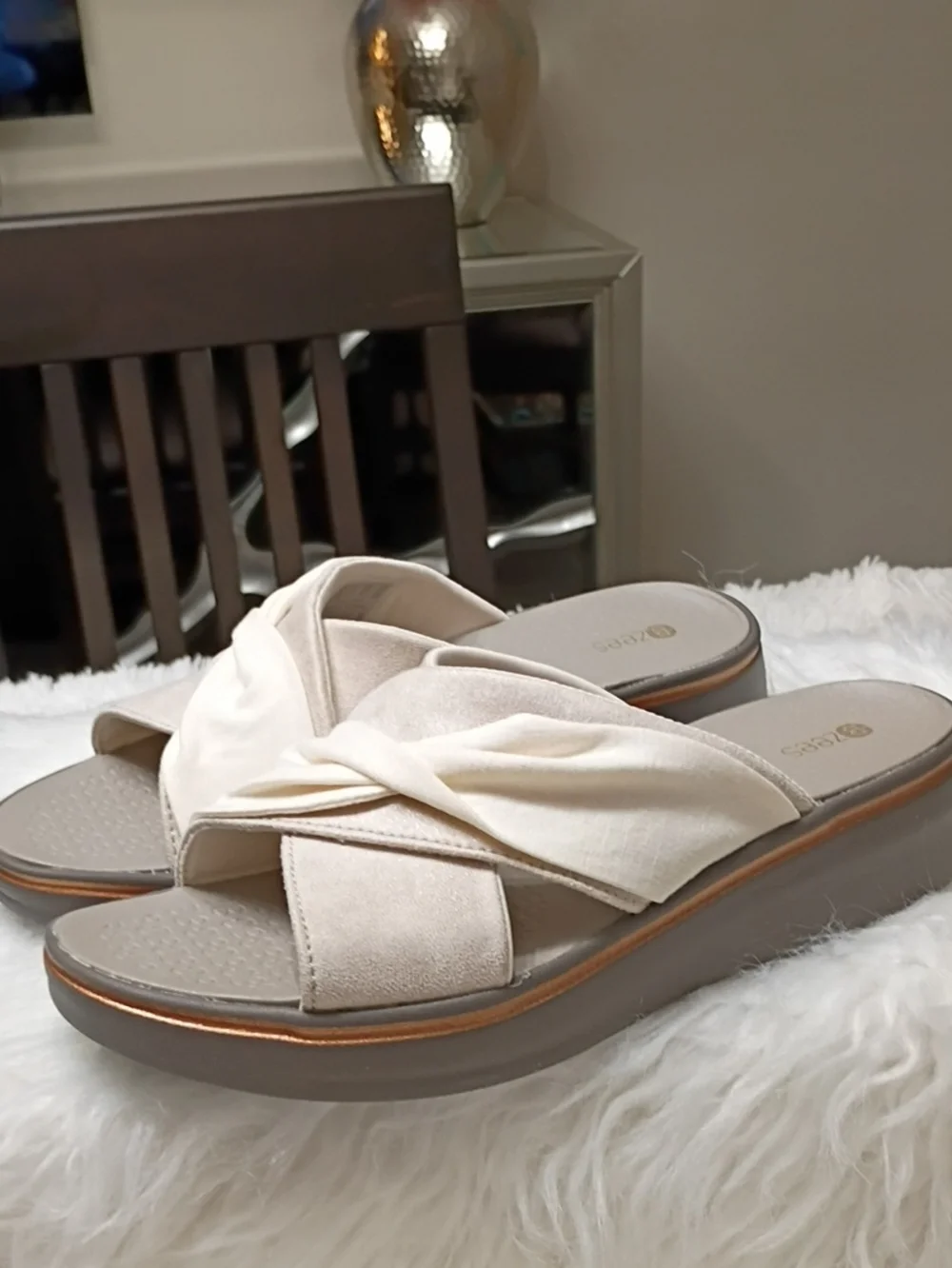 Bzees Take A Bow Cream Twisted Cross-Strap Slide Sandals Rose Gold Trim